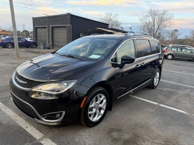 2017 Chrysler Pacifica Touring-L Plus's photo